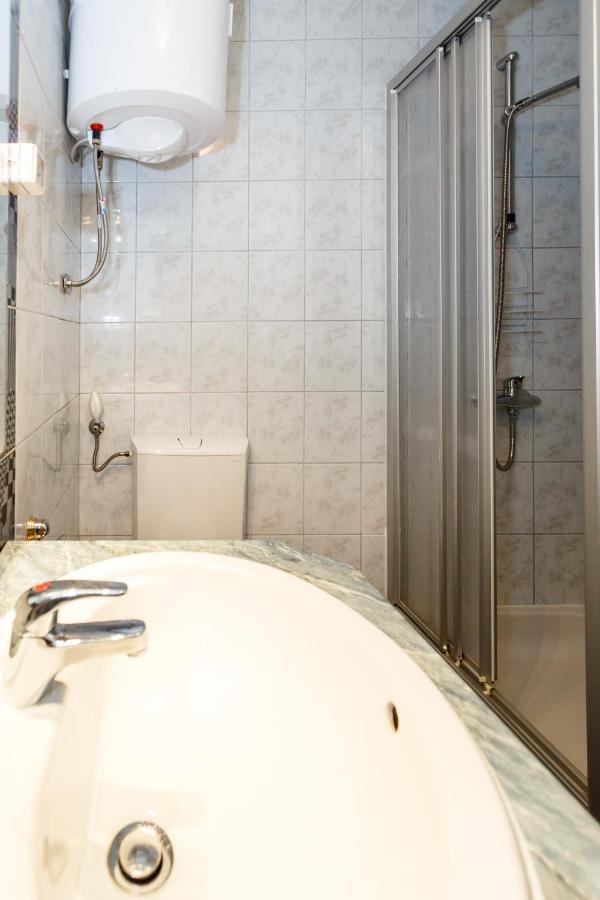 Apartmani Mili Малинска Экстерьер фото