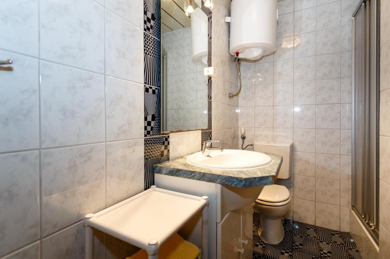 Apartmani Mili Малинска Экстерьер фото