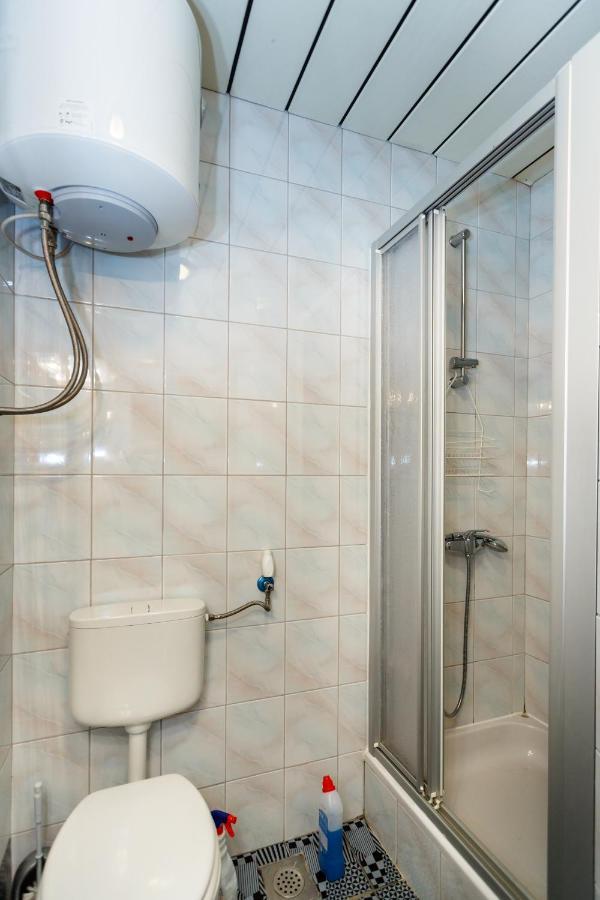 Apartmani Mili Малинска Экстерьер фото