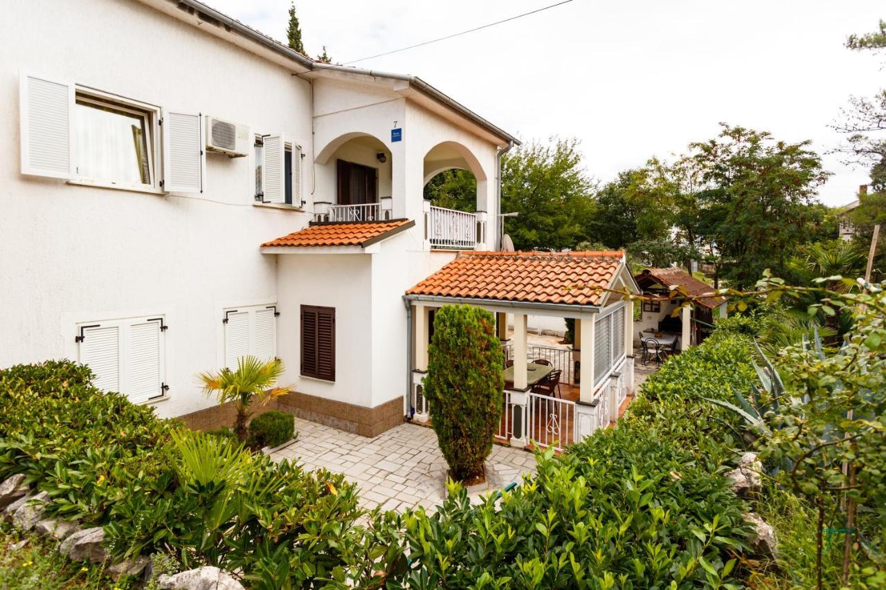 Apartmani Mili Малинска Экстерьер фото