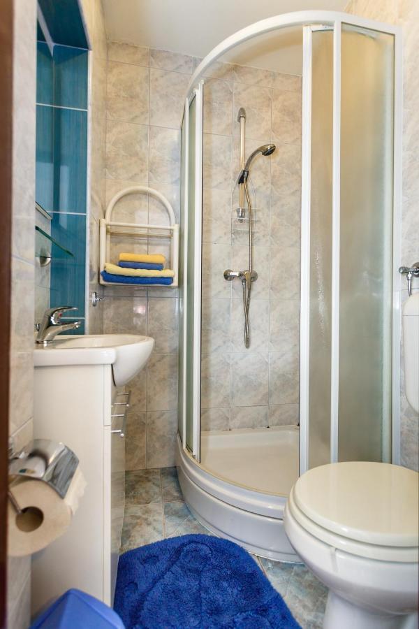 Apartmani Mili Малинска Экстерьер фото