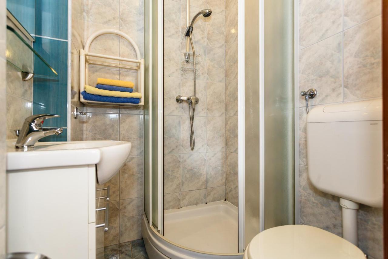 Apartmani Mili Малинска Экстерьер фото