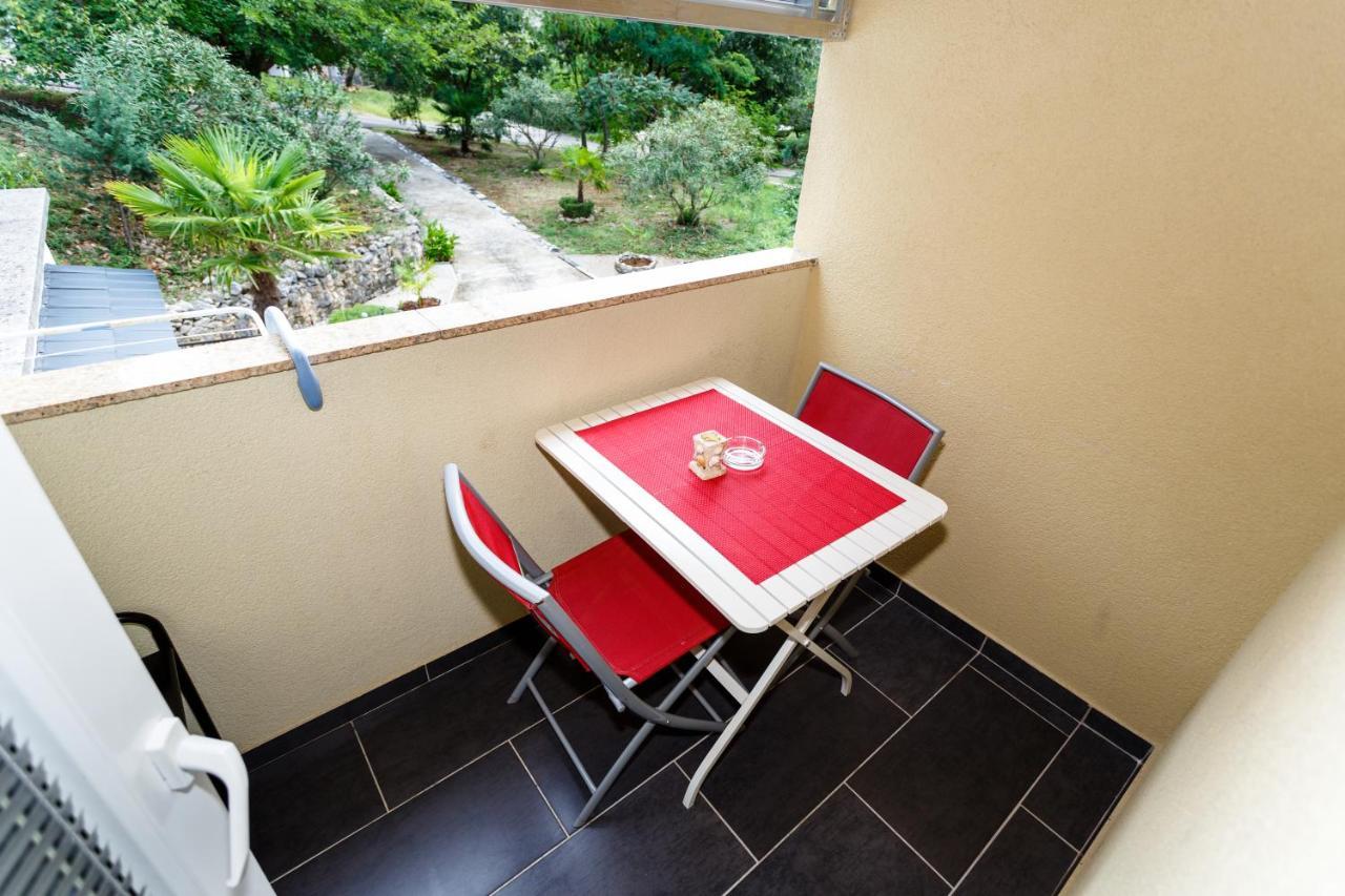Apartmani Mili Малинска Экстерьер фото