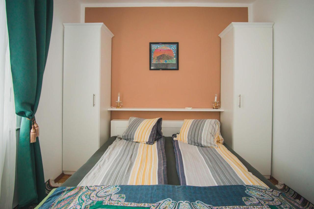 Apartmani Mili Малинска Экстерьер фото